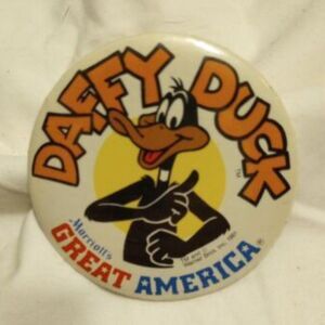 Vintage 1981 Daffy Duck Marriott's Great America Button Pin